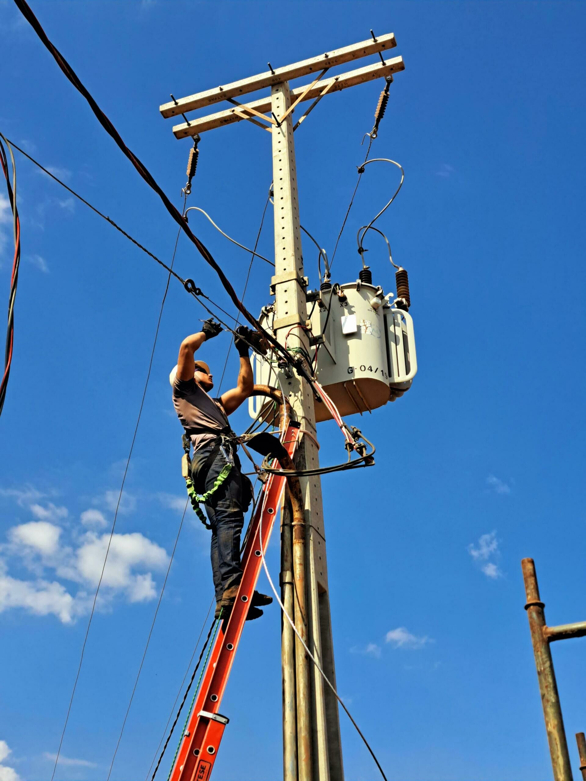 Imagem de compartilhamento para o artigo Bordon Manutenção se destaca na instalação e manutenção da rede elétrica na zona rural de Costa Rica da MS Todo dia